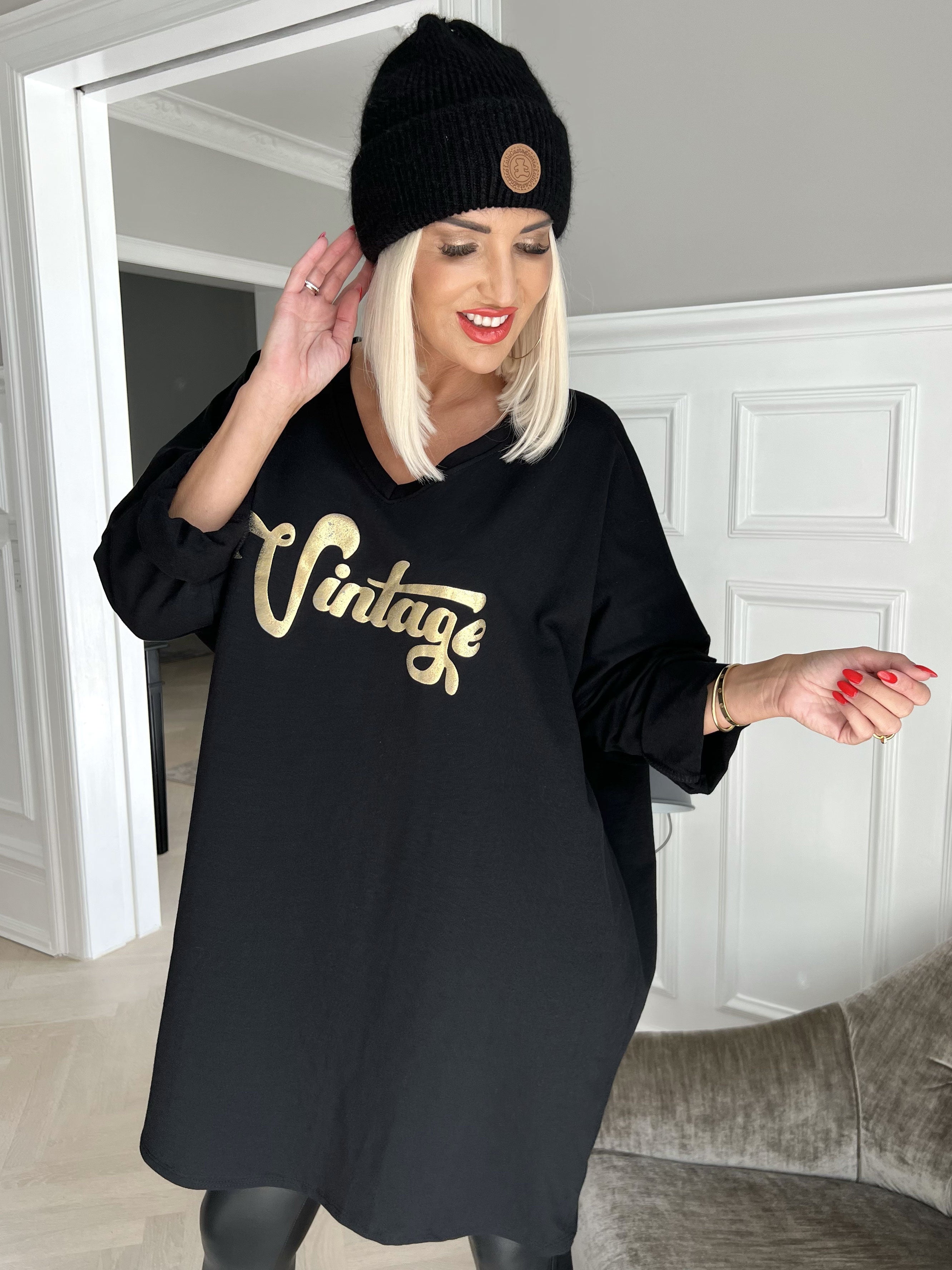 Liana - Joggingkjole med guldskrift